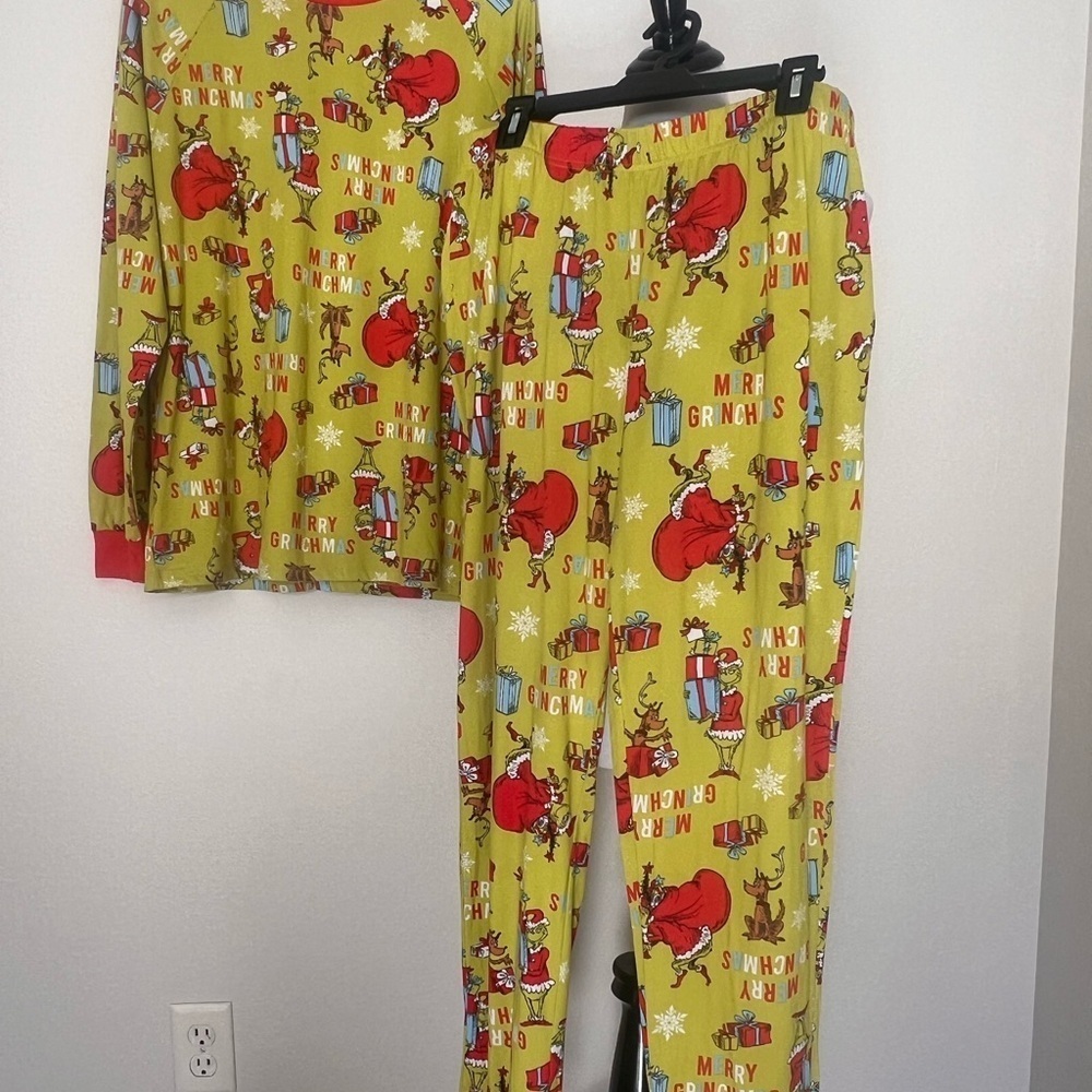Adult (Unisex) Grinch Pajamas - Green and Red L (42-44)